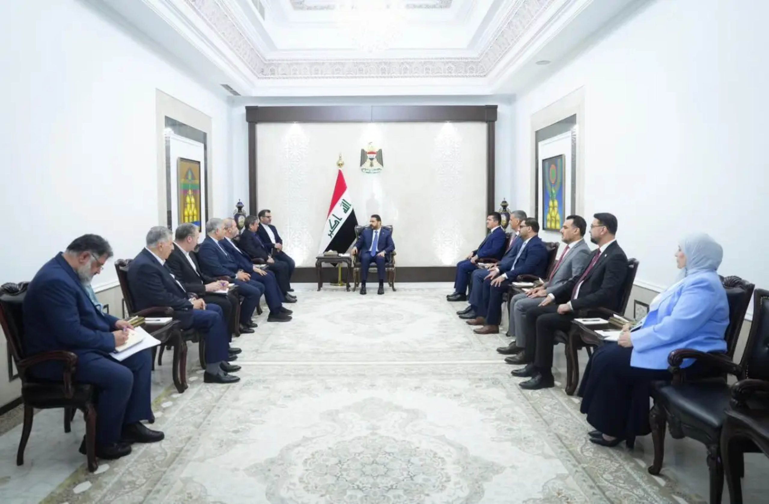 الزيدي يبحث مع محافظ البنك المركزي الإيراني التحديات المالية والنقدية في المنطقة