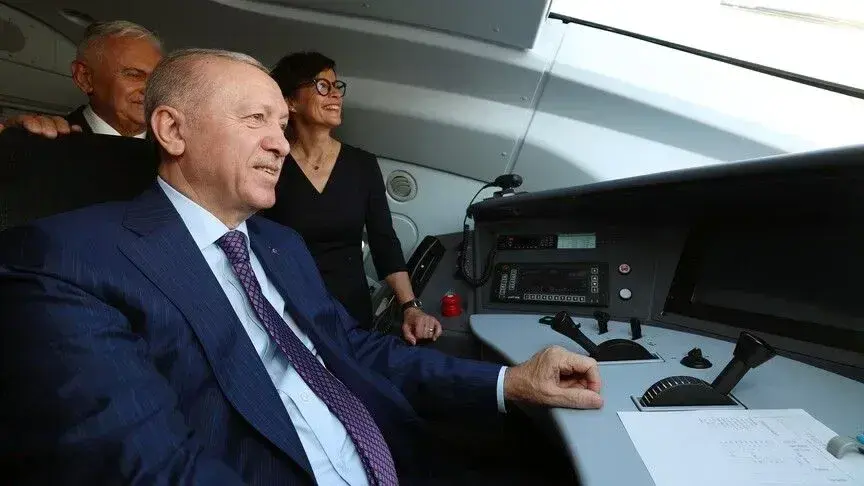 أردوغان يفتتح خطاً سريعاً يربط تركيا بأوروبا ويدعم طريق التنمية عبر العراق